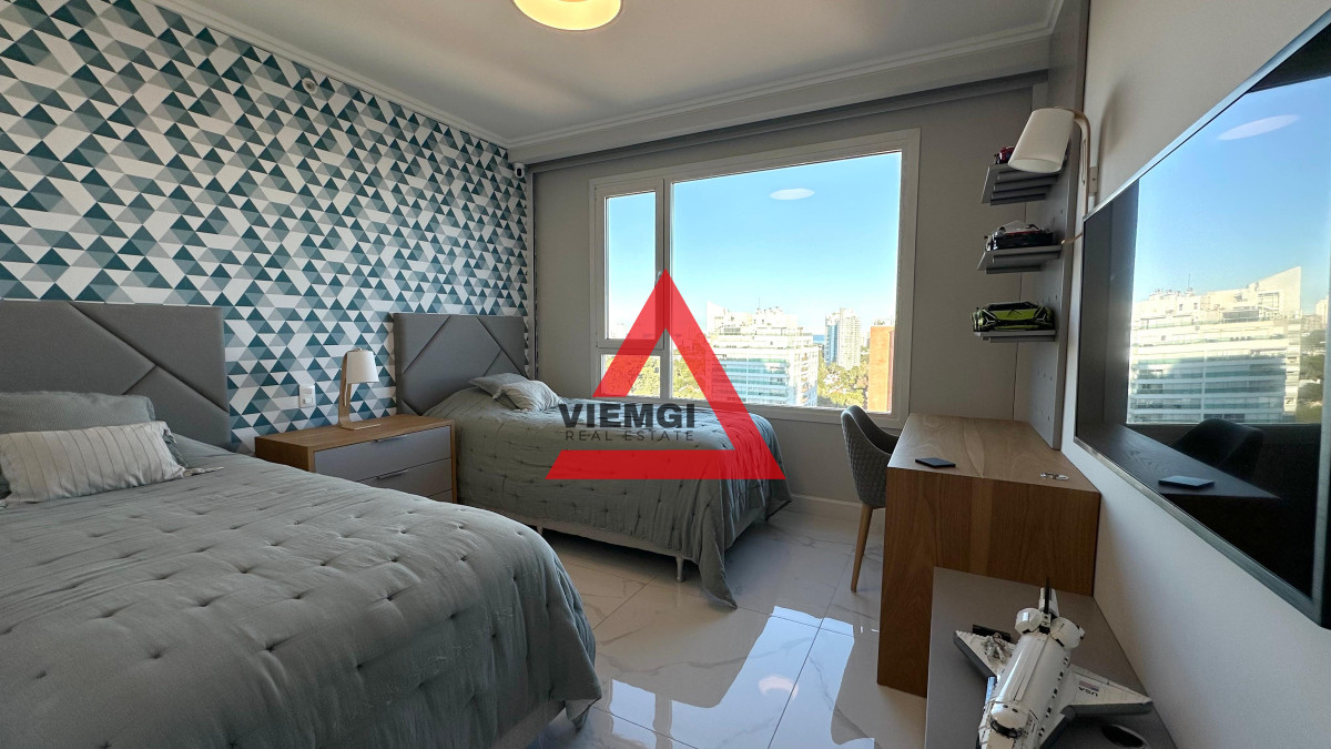 Apartamento ID.66 - Departamento en venta en edificio Paramount de 3 suites + dependencia de servicio, piso alto. Playa Mansa, Punta del Este