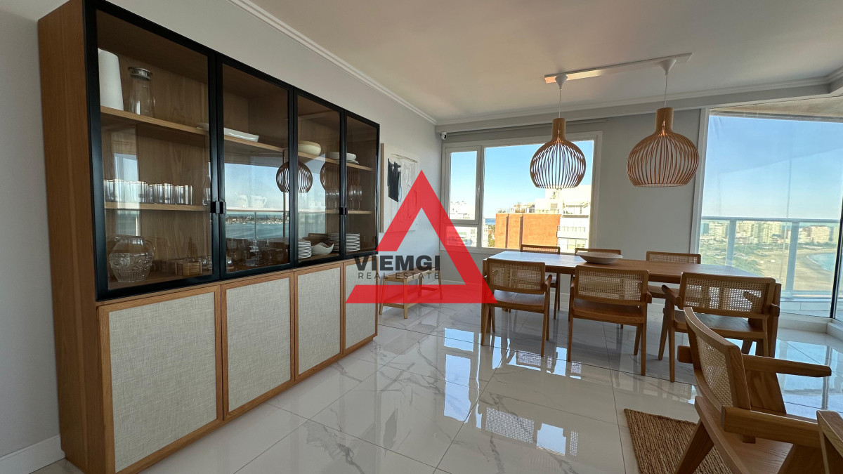 Apartamento ID.66 - Departamento en venta en edificio Paramount de 3 suites + dependencia de servicio, piso alto. Playa Mansa, Punta del Este