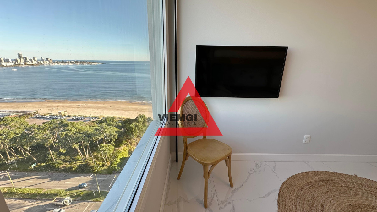 Apartamento ID.66 - Departamento en venta en edificio Paramount de 3 suites + dependencia de servicio, piso alto. Playa Mansa, Punta del Este