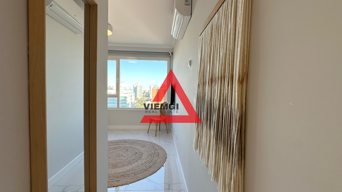 Apartamento ID.66 - Departamento en venta en edificio Paramount de 3 suites + dependencia de servicio, piso alto. Playa Mansa, Punta del Este