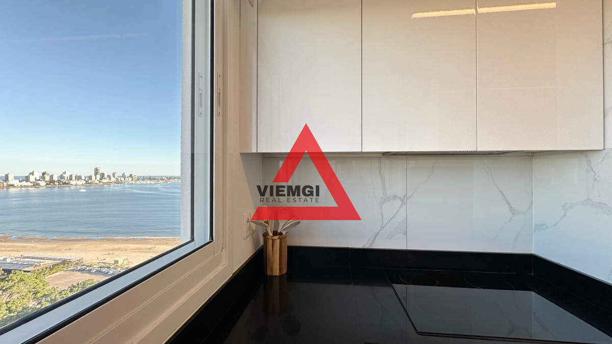 Apartamento ID.66 - Departamento en venta en edificio Paramount de 3 suites + dependencia de servicio, piso alto. Playa Mansa, Punta del Este