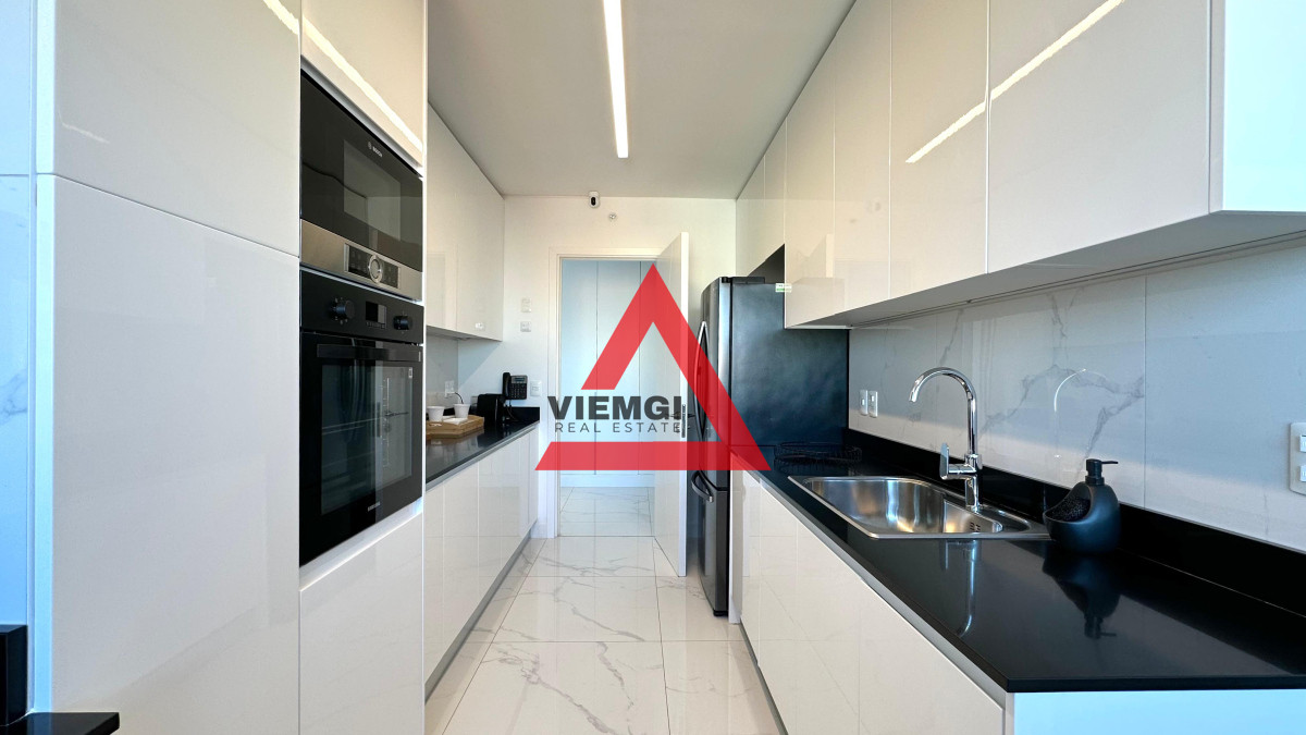 Apartamento ID.66 - Departamento en venta en edificio Paramount de 3 suites + dependencia de servicio, piso alto. Playa Mansa, Punta del Este