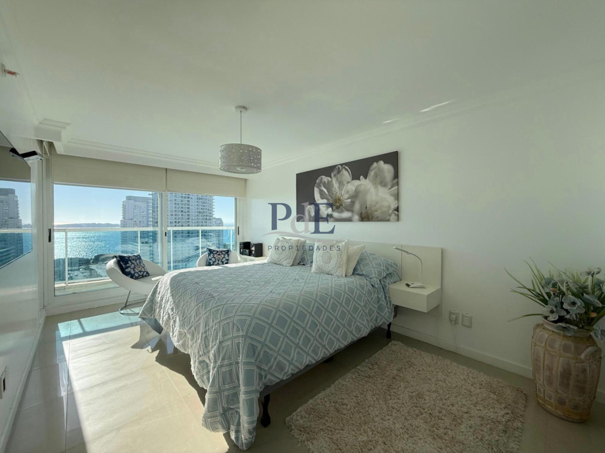 Apartamento en venta de 3 dormitorios + dependencia. Playa Mansa - Imagen 18