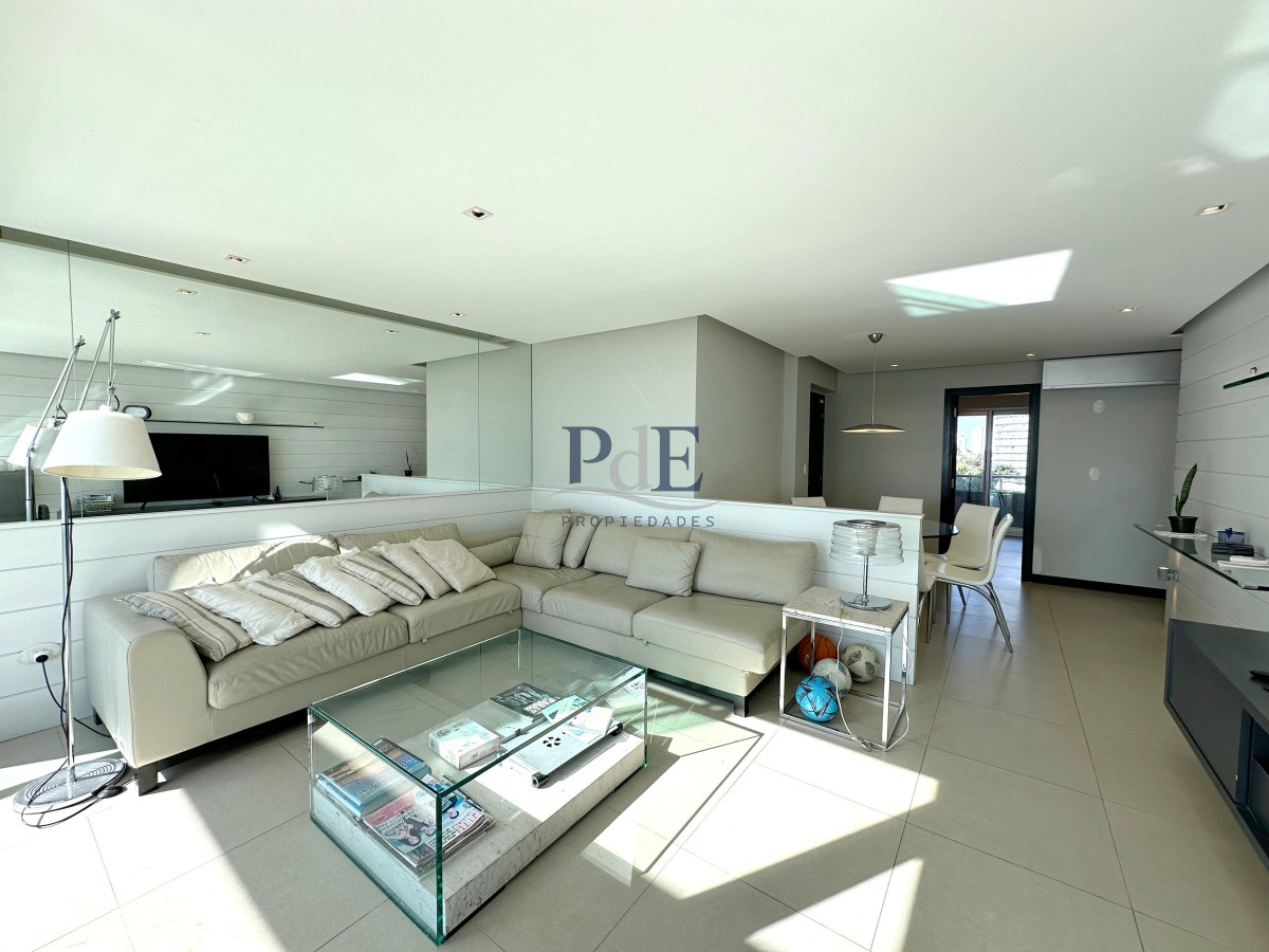 Apartamento en venta de 3 dormitorios en suite Pda 5 Playa Mansa. - Imagen 1