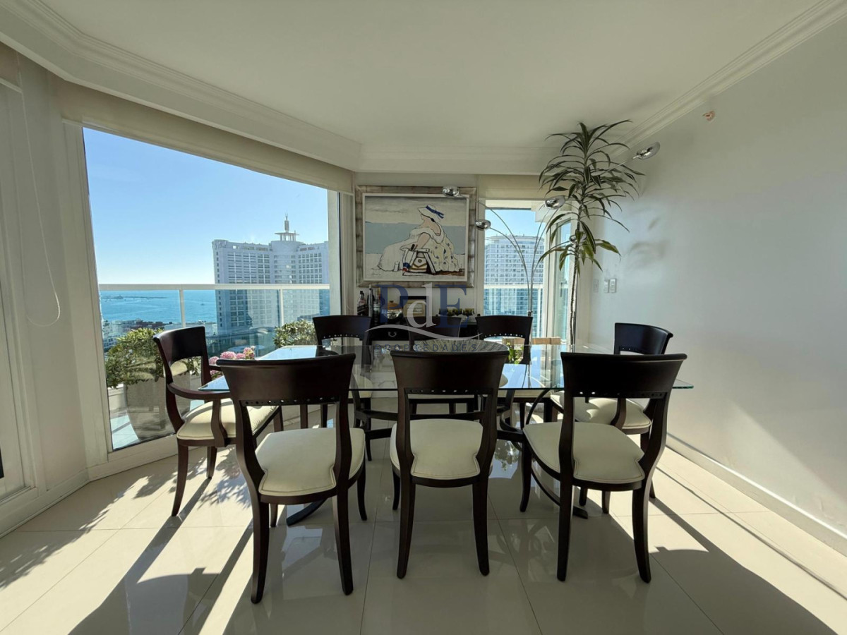 Apartamento en venta de 3 dormitorios + dependencia. Playa Mansa - Imagen 11