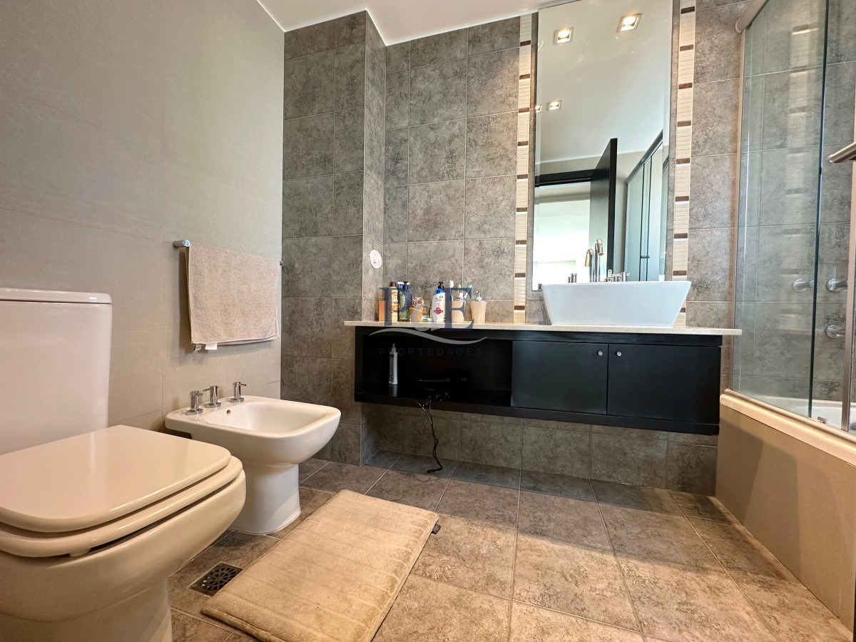 Apartamento en venta de 3 dormitorios en suite Pda 5 Playa Mansa. - Imagen 15