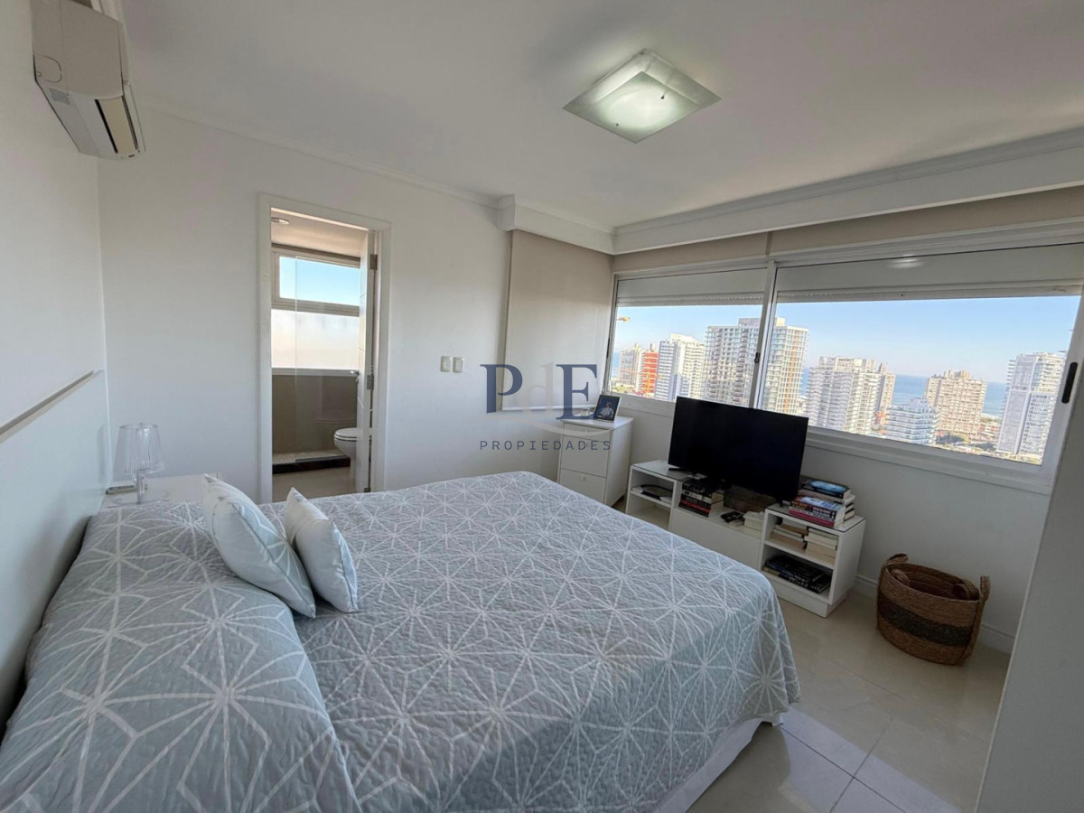 Apartamento en venta de 3 dormitorios + dependencia. Playa Mansa - Imagen 25
