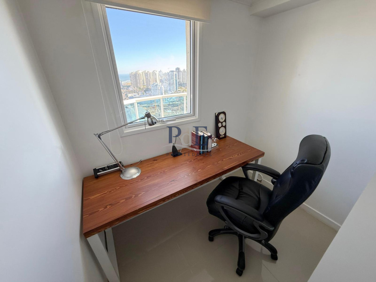 Apartamento en venta de 3 dormitorios + dependencia. Playa Mansa - Imagen 28