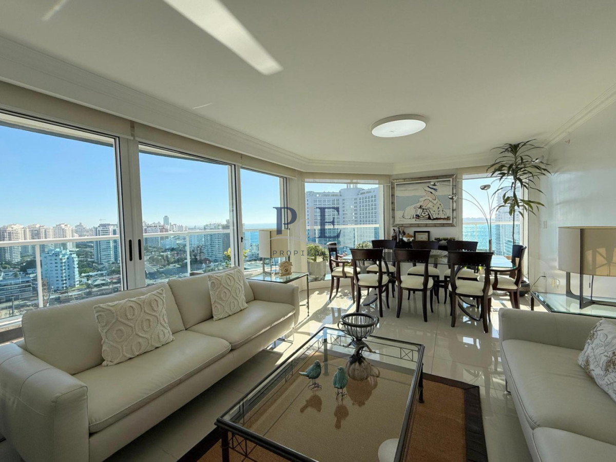 Apartamento en venta de 3 dormitorios + dependencia. Playa Mansa - Imagen 2