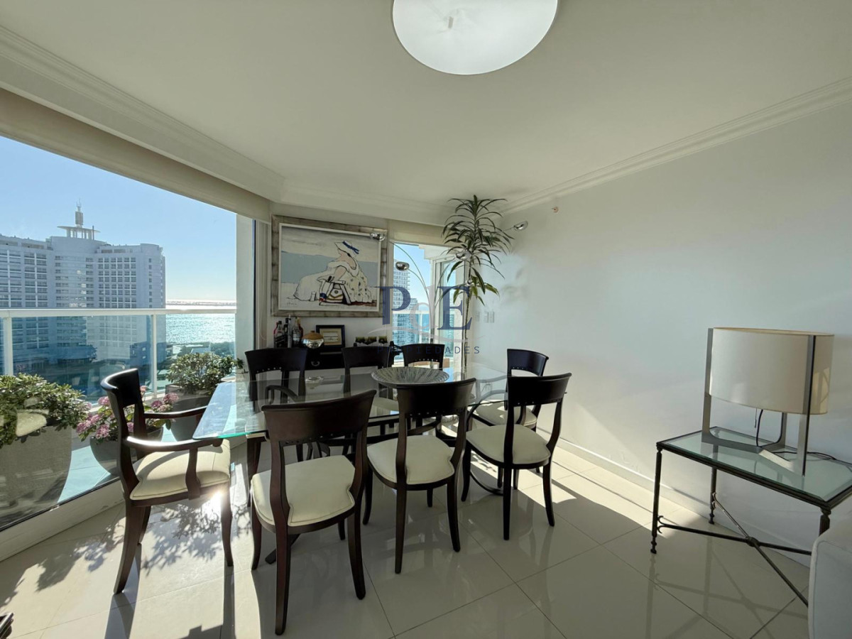 Apartamento en venta de 3 dormitorios + dependencia. Playa Mansa - Imagen 10