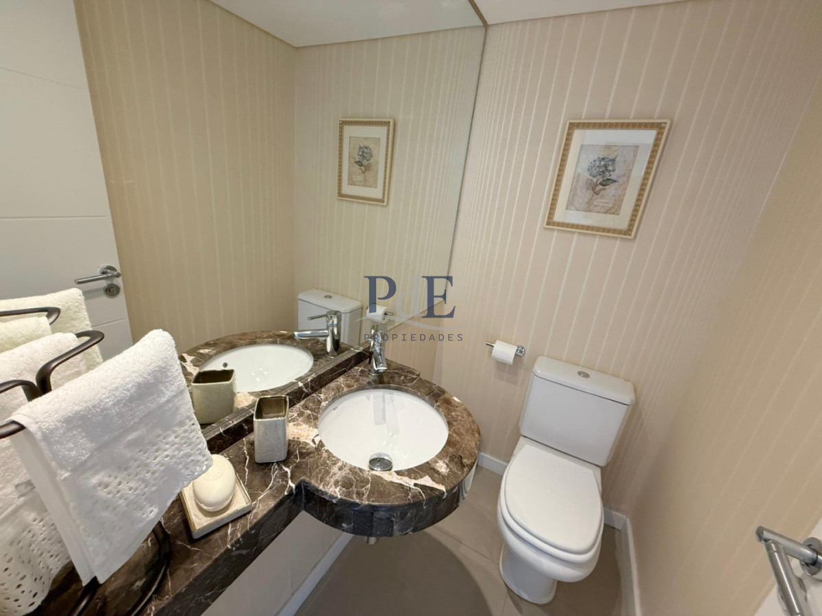 Apartamento en venta de 3 dormitorios + dependencia. Playa Mansa - Imagen 16