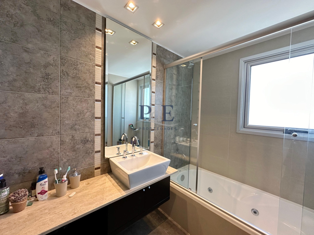 Apartamento en venta de 3 dormitorios en suite Pda 5 Playa Mansa. - Imagen 16