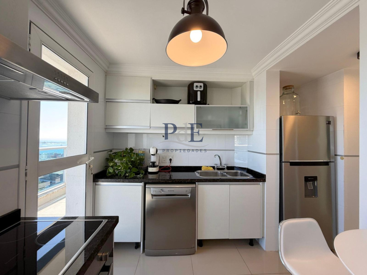 Apartamento en venta de 3 dormitorios + dependencia. Playa Mansa - Imagen 13