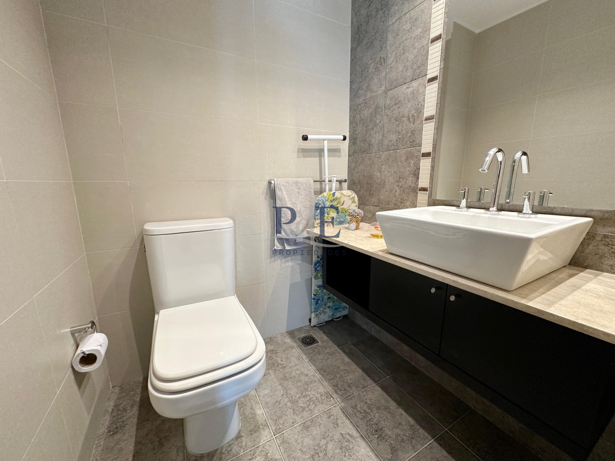 Apartamento en venta de 3 dormitorios en suite Pda 5 Playa Mansa. - Imagen 9