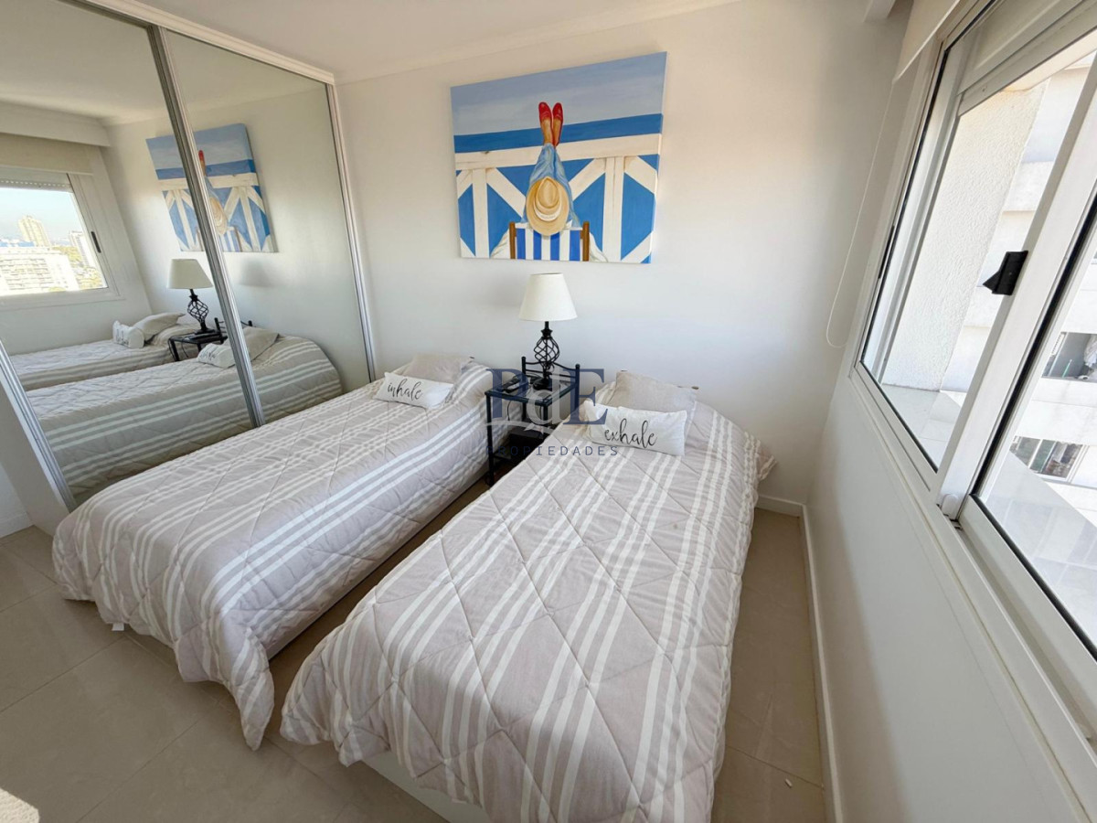 Apartamento en venta de 3 dormitorios + dependencia. Playa Mansa - Imagen 22