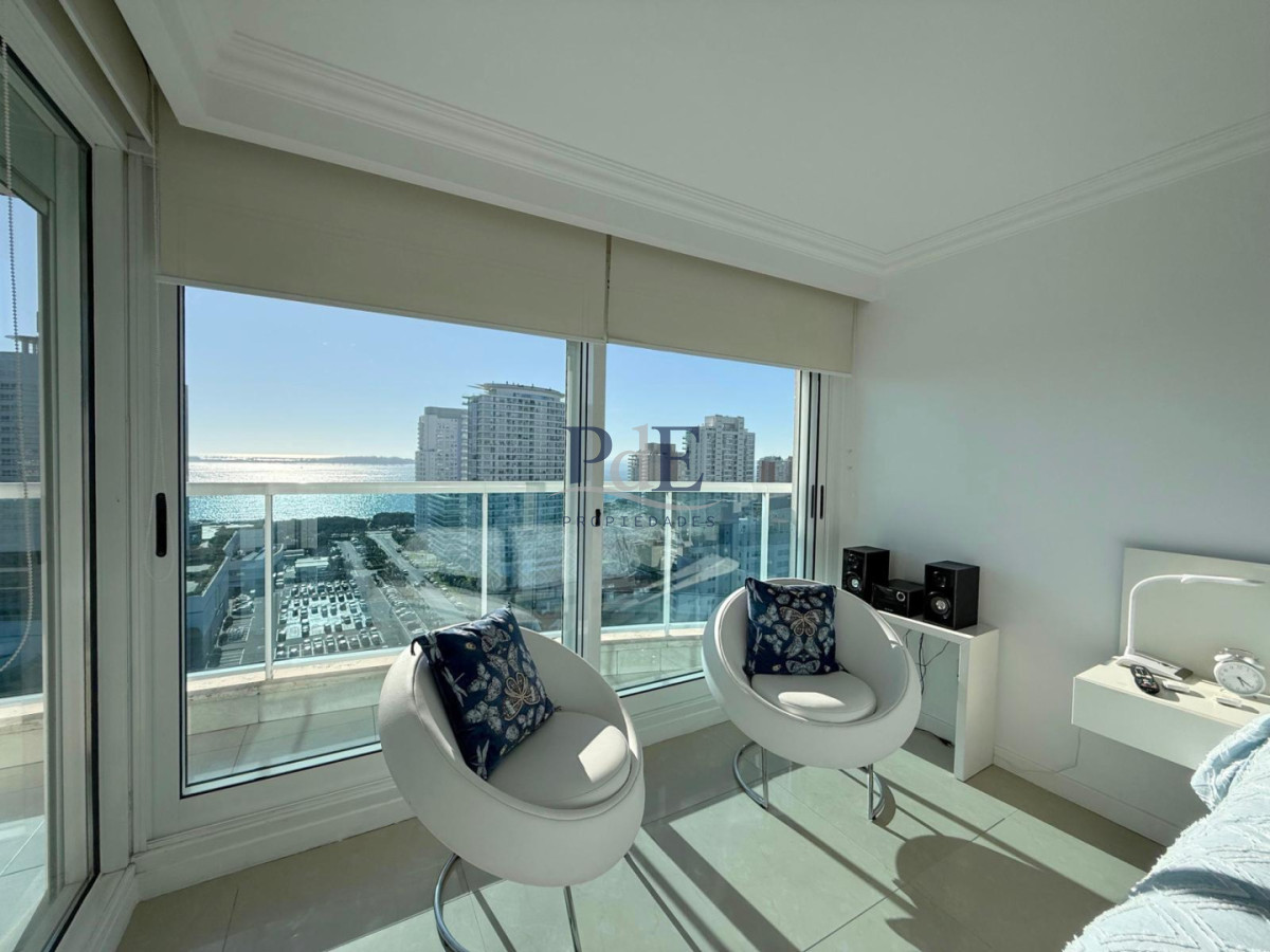 Apartamento en venta de 3 dormitorios + dependencia. Playa Mansa - Imagen 19