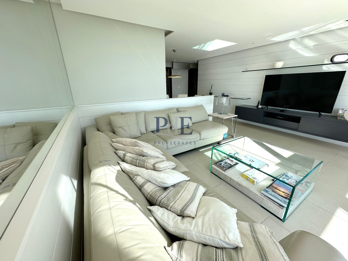 Apartamento en venta de 3 dormitorios en suite Pda 5 Playa Mansa. - Imagen 2