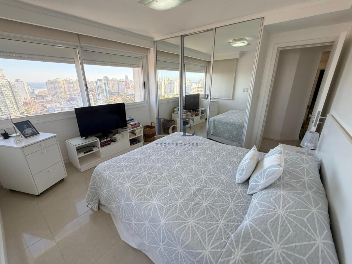 Apartamento en venta de 3 dormitorios + dependencia. Playa Mansa - Imagen 26