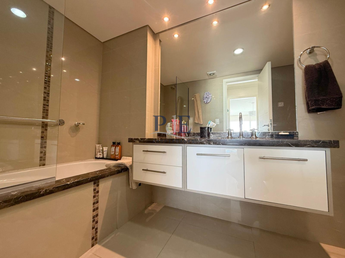 Apartamento en venta de 3 dormitorios + dependencia. Playa Mansa - Imagen 21