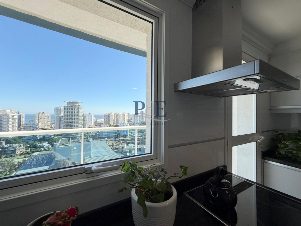 Apartamento en venta de 3 dormitorios + dependencia. Playa Mansa - Imagen 15