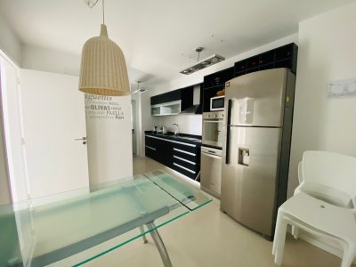 Apartamento en venta en piso alto Icon Brava Tower, Punta del Este. - JPA1174A