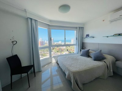 Venta de apartamento de 3 dormitorios en Casino Tower, Punta del Este - JPA6957A