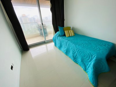 Apartamento en venta en piso alto Icon Brava Tower, Punta del Este. - JPA1174A