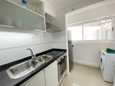 Apartamento en venta con 2 suites en Casino Tower, Punta del Este. - JPA3529A