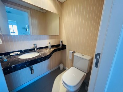 Venta de apartamento de 3 dormitorios en Casino Tower, Punta del Este - JPA6957A