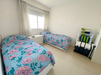 Apartamento en venta con 2 suites en Casino Tower, Punta del Este. - JPA3529A