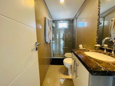 Venta de apartamento de 3 dormitorios en Casino Tower, Punta del Este - JPA6957A