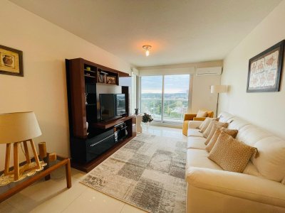 Apartamento en venta de 2 dormitorios en Summer Tower, Punta del Este. - JPA8540A