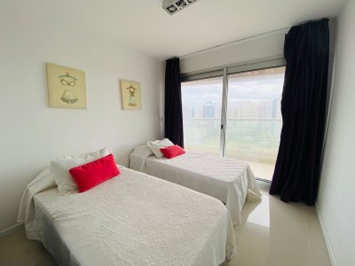 Apartamento en venta en piso alto Icon Brava Tower, Punta del Este. - JPA1174A