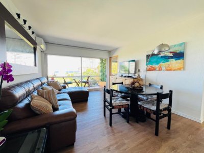 Departamento en Venta de 2 Dormitorios en Edificio Epidauro, Punta del Este