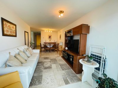 Apartamento en venta de 2 dormitorios en Summer Tower, Punta del Este. - JPA8540A