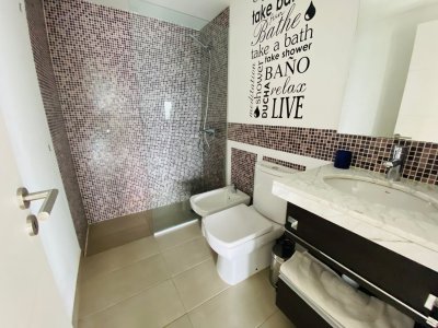 Apartamento en venta en piso alto Icon Brava Tower, Punta del Este. - JPA1174A