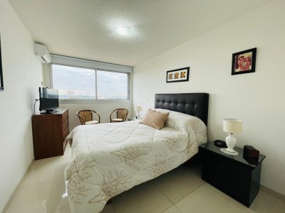 Apartamento en venta de 2 dormitorios en Summer Tower, Punta del Este. - JPA8540A