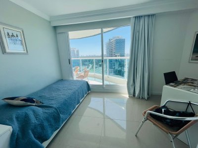 Venta de apartamento de 3 dormitorios en Casino Tower, Punta del Este - JPA6957A