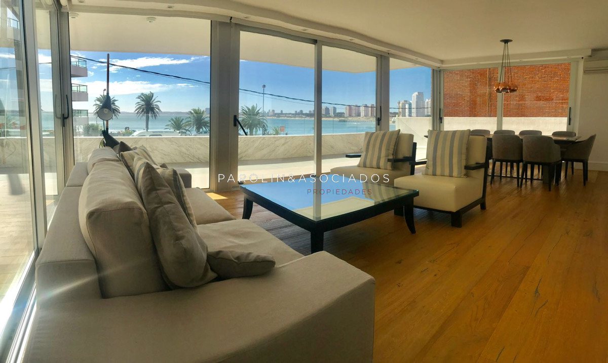 Apartamento en venta de 3 dormitorios en Mouette, Punta del Este.