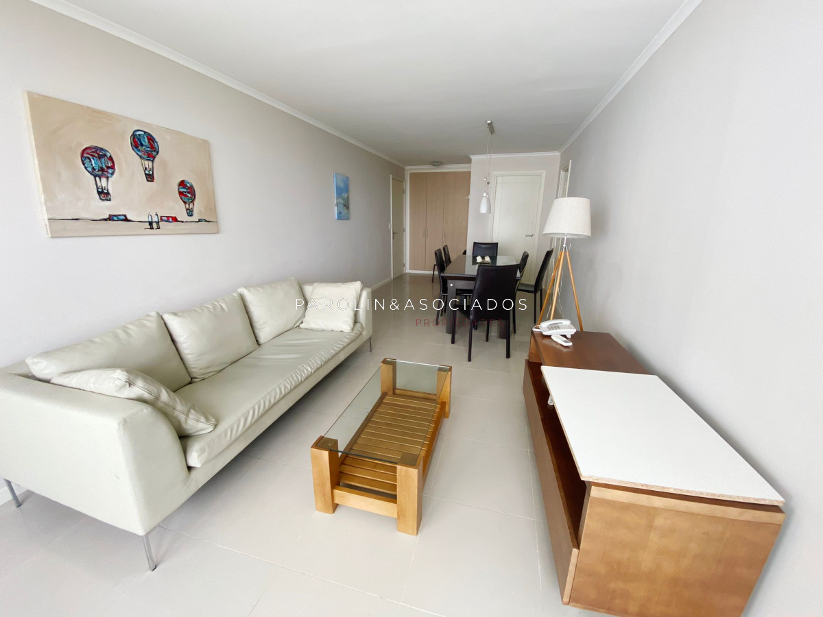 Apartamento en venta de 2 dormitorios en Ocean Drive, Punta del Este.