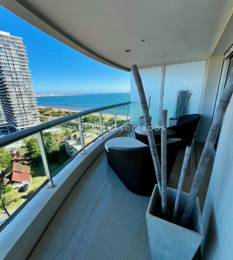 Apartamento en venta de 2 dormitorios y dependencia en torre Aquarela, Punta del Este. - JPA10454A