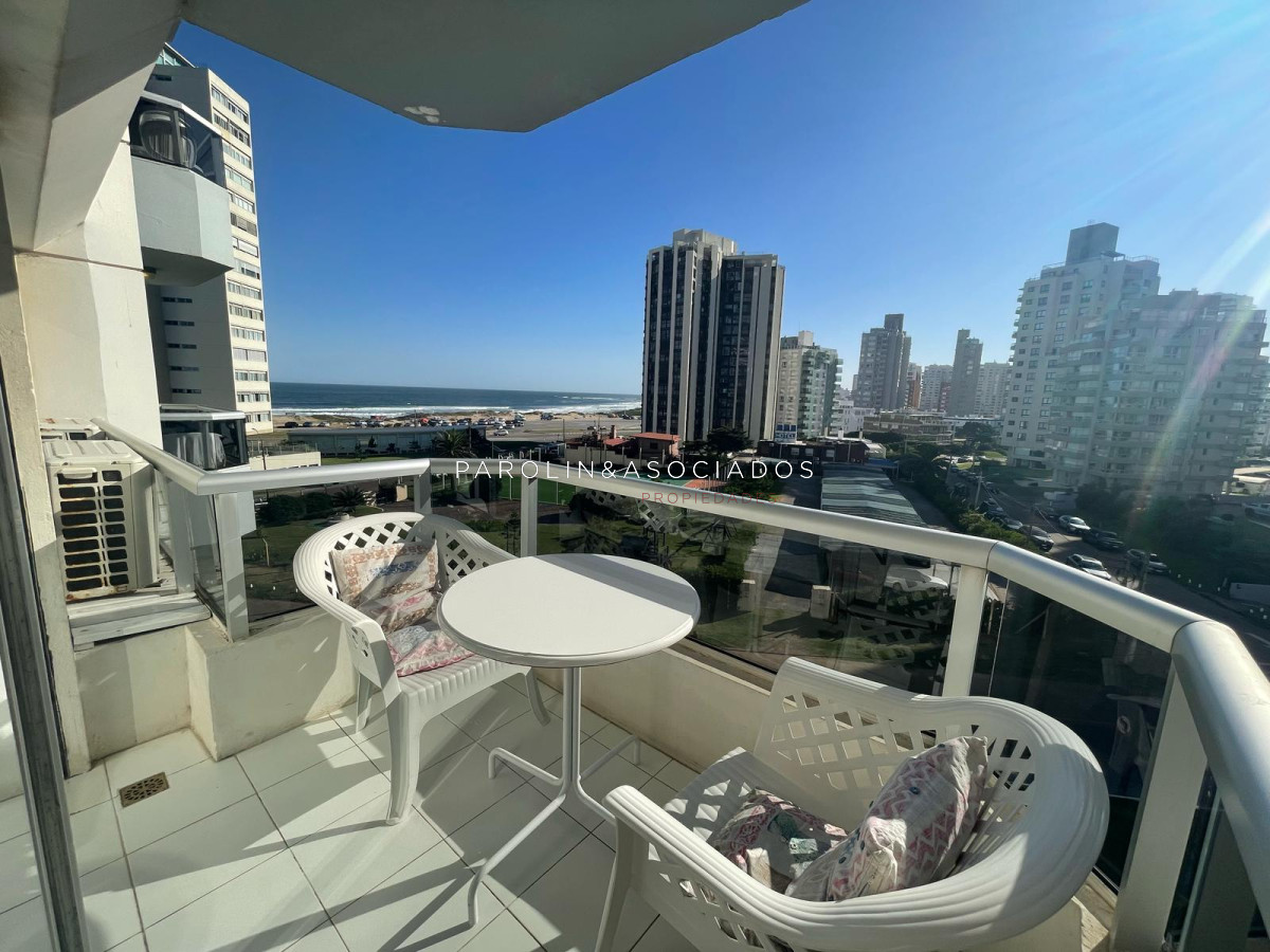 Departamento en Venta de 1 dormitorio y medio Torre Marina II, Punta del Este  - JPA10649A