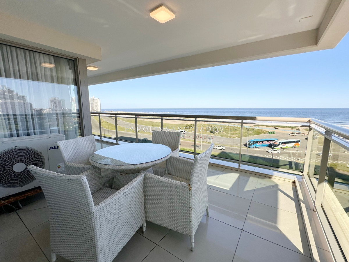 Apartamento de 3 dormitorios en venta en Torre Imperiale, Punta del Este.