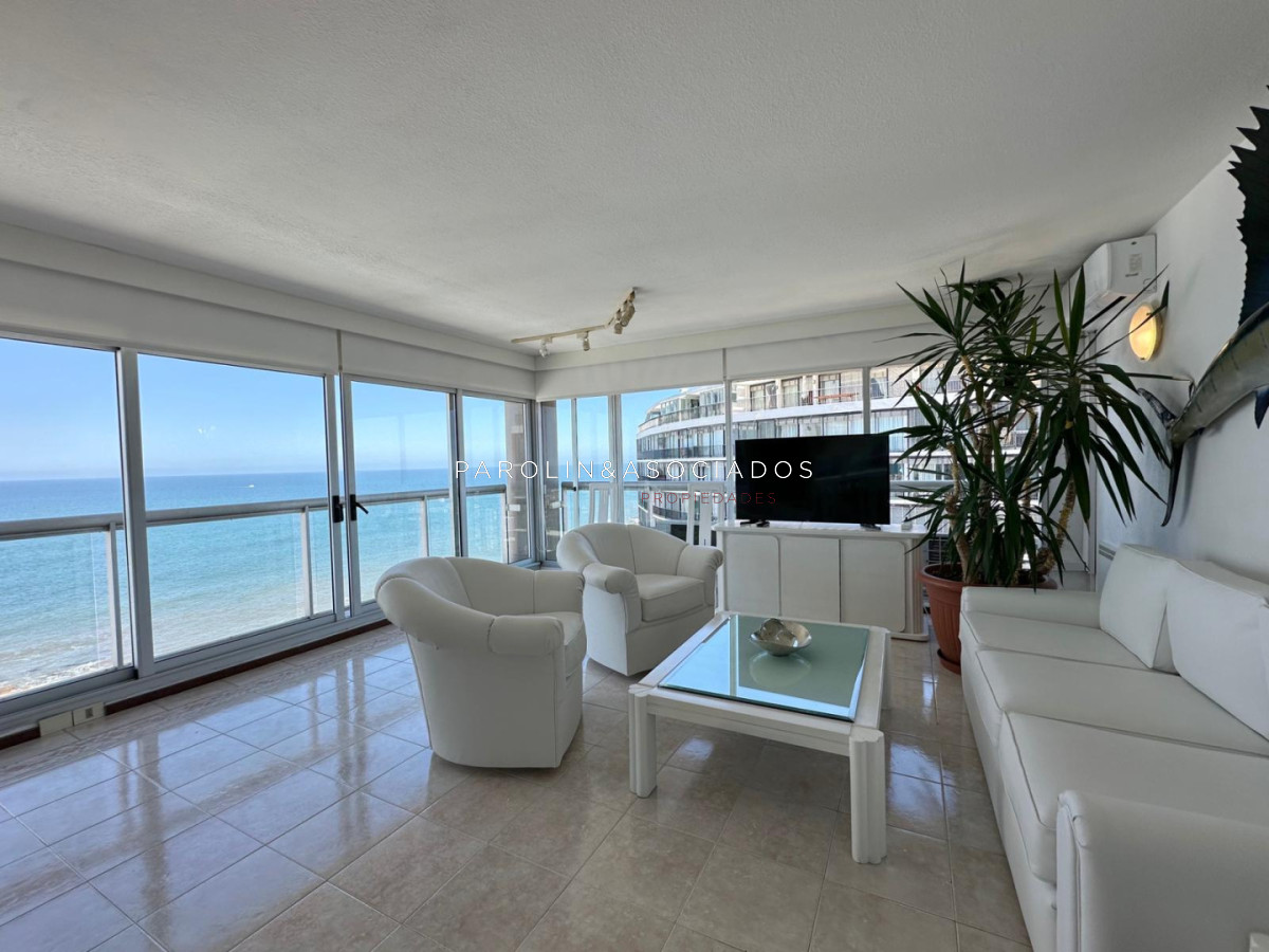 Departamento en venta de 3 Dormitorios en Torre Plaza, Punta del Este - JPA11686A