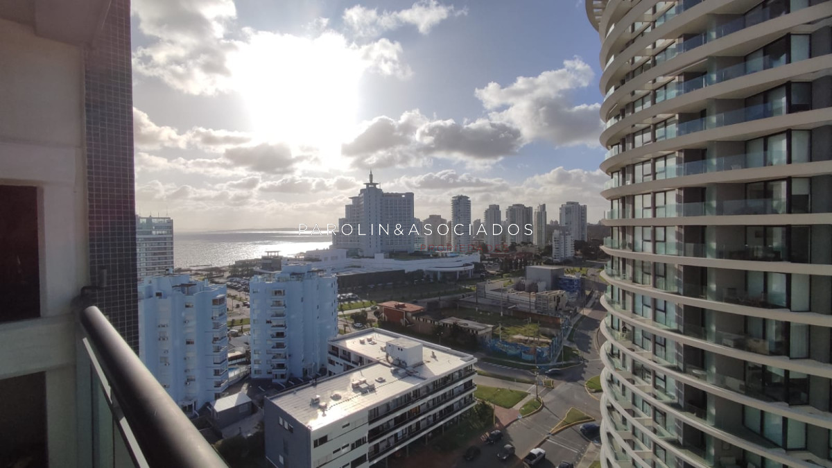 Apartamento en venta de 2 dormitorios en Torre Francia Punta Del Este.