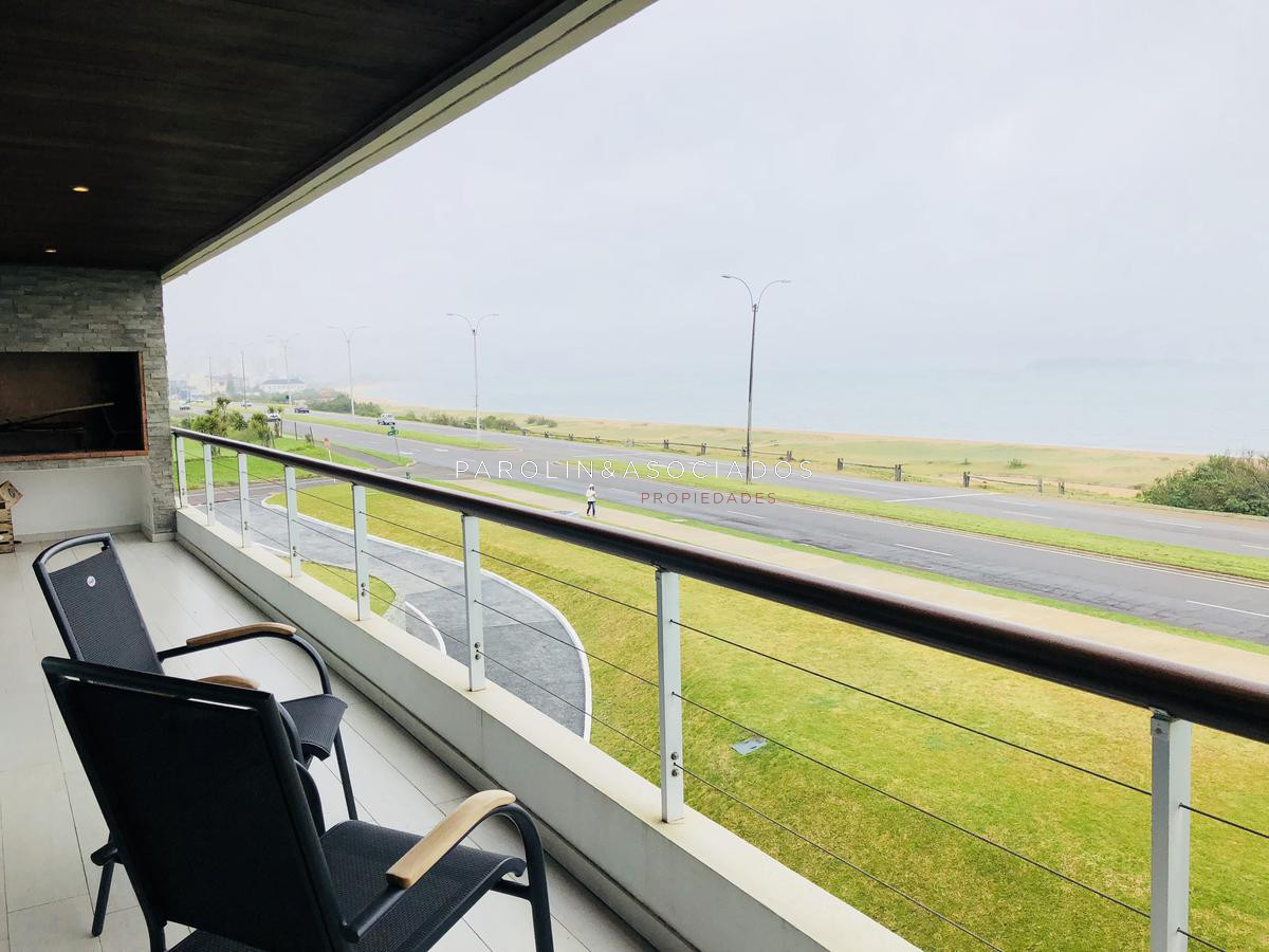 Apartamento en venta de 3 dormitorios en Punta del Este. - JPA6219A