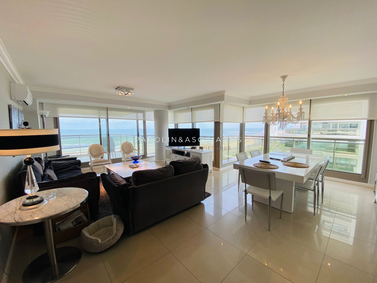 Apartamento en venta de 4 dormitorios en Torre Imperiale, Punta del Este.