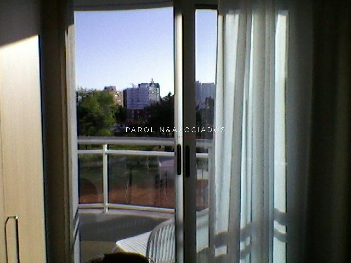 Apartamento en venta de 2 dormitorios en Ocean Drive, Punta del Este. - JPA2580A