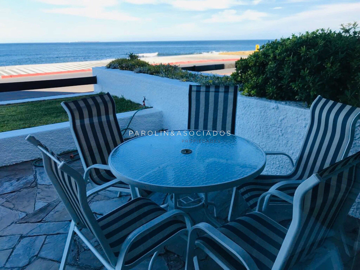 Hermoso apartamento en venta de 3 dormitorios en edificio Vigia, Punta del Este. - JPA1395A