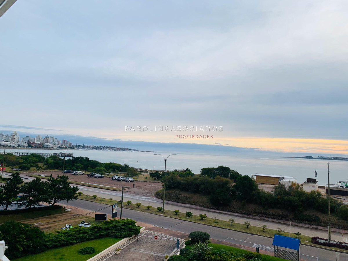 Departamento de 3 Dormitorios en Coral Tower, Mansa, Punta del Este